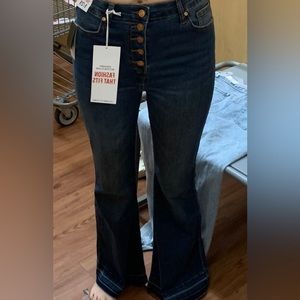 Women’s size 9 (28) flare jeans.